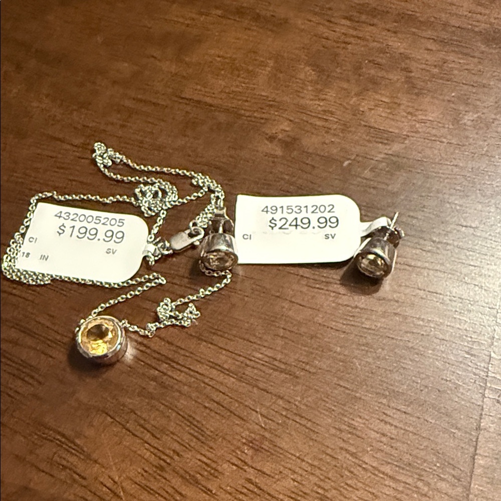 Elegant Silver and Gold Pendant Necklace